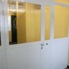Външна входна врата /метална дограма с прахово боядисване и бронирано стъкло/